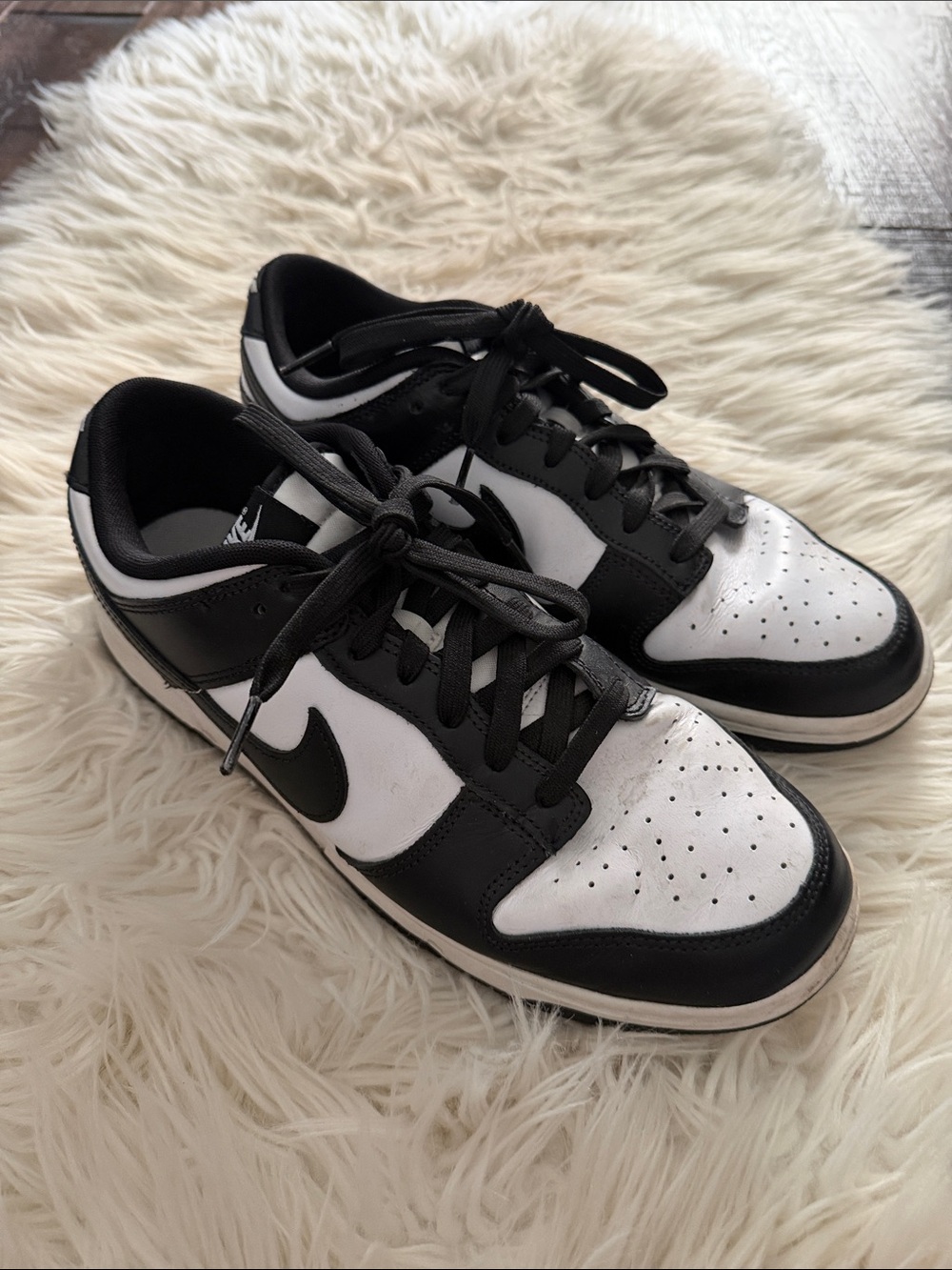 Nike Men’s Black and White Low-Top Sneakers